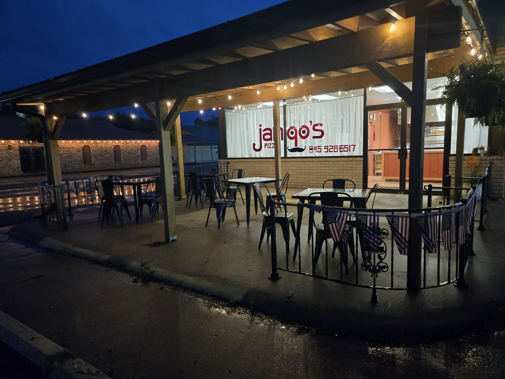 Jango's restaurant exterior
